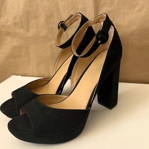 Sun & Stone black sueded style stacked heel size 10